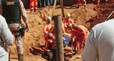 Criança que caiu em buraco de 8 metros em Carmo do Paranaíba morre durante resgate Criança que caiu em buraco de 8 metros em Carmo do Paranaíba morre durante resgate