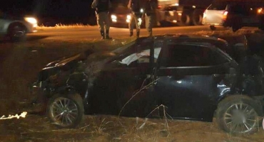 Capotamento na MGC-352 no município de Tiros mata motorista e deixa esposa e filhos feridos Capotamento na MGC-352 no município de Tiros mata motorista e deixa esposa e filhos feridos