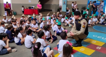 Polícia Militar de Lagoa Formosa participa de evento na Escola André Luiz de Carvalho Coelho em comemoração ao Dia do Soldado Polícia Militar de Lagoa Formosa participa de evento na Escola André Luiz de Carvalho Coelho em comemoração ao Dia do Soldado
