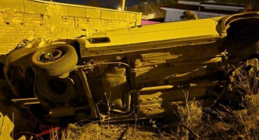 Motorista capota automóvel e veículo atinge muro de residência no Bairro Morada do Sol em Patos de Minas Motorista capota automóvel e veículo atinge muro de residência no Bairro Morada do Sol em Patos de Minas