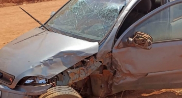 Lagoa Formosa: casal e filho de 5 anos ficam feridos em acidente entre automóvel e caminhão na estrada de Campo Alegre Lagoa Formosa: casal e filho de 5 anos ficam feridos em acidente entre automóvel e caminhão na estrada de Campo Alegre