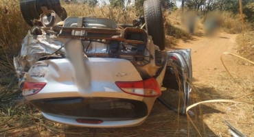 Capotamento de automóvel na BR-354, no município de Carmo do Paranaíba, deixa condutora de 21 anos ferida Capotamento de automóvel na BR-354, no município de Carmo do Paranaíba, deixa condutora de 21 anos ferida