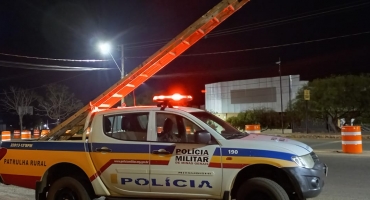 Lagoa Formosa: casal furta escada em construção no Bairro Planalto e é preso pela Polícia Militar Lagoa Formosa: casal furta escada em construção no Bairro Planalto e é preso pela Polícia Militar