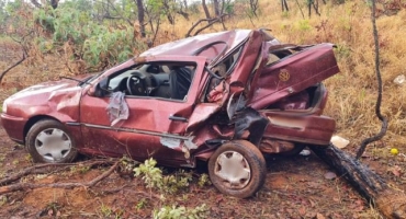 Acidente na BR-354, no município de Rio Paranaíba, deixa duas pessoas feridas Acidente na BR-354, no município de Rio Paranaíba, deixa duas pessoas feridas