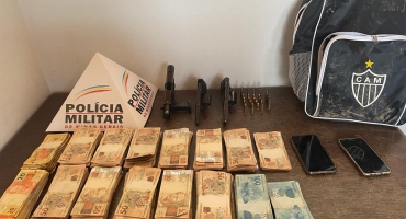 Matutina: assaltantes de banco são presos e dinheiro levado da agência recuperado Matutina: assaltantes de banco são presos e dinheiro levado da agência recuperado