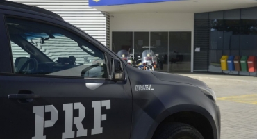 Aplicativo da PRF tem botão de emergência para caso de vidas em risco Aplicativo da PRF tem botão de emergência para caso de vidas em risco