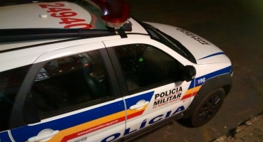 Confusão em bar na cidade de Patos de Minas termina com funcionária atingida por golpe de faca Confusão em bar na cidade de Patos de Minas termina com funcionária atingida por golpe de faca