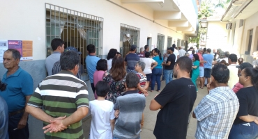 Biometria atrasa votação das eleições 2022 em todo país; quem estiver na fila até 17h garante o direito de voto Biometria atrasa votação das eleições 2022 em todo país; quem estiver na fila até 17h garante o direito de voto