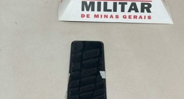 Mulher é presa por tentar violar o sigilo do voto ao fotografar a urna em Carmo do Paranaíba Mulher é presa por tentar violar o sigilo do voto ao fotografar a urna em Carmo do Paranaíba