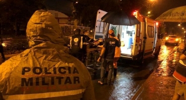 Desentendimento por causa de droga termina com mulher atropelada em Patos de Minas Desentendimento por causa de droga termina com mulher atropelada em Patos de Minas