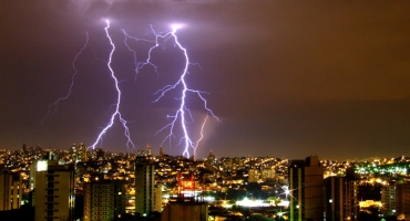 Especialista reforça cuidados com a eletricidade durante período chuvoso Especialista reforça cuidados com a eletricidade durante período chuvoso