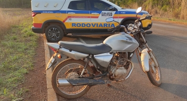 Motocicleta furtada em Uberlândia é recuperada pela Polícia Militar Rodoviária em Guimarânia Motocicleta furtada em Uberlândia é recuperada pela Polícia Militar Rodoviária em Guimarânia