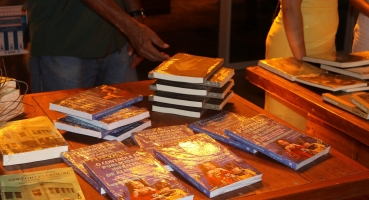 UNIPAM realiza 1º Noite de Autógrafos com obras de autores patenses UNIPAM realiza 1º Noite de Autógrafos com obras de autores patenses