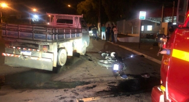 Motorista persegue e atropela motociclista e passageiro na Avenida Marabá Motorista persegue e atropela motociclista e passageiro na Avenida Marabá