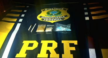 PRF apreende ecstasy e maconha sintética durante operação na BR-365, em Patos de Minas PRF apreende ecstasy e maconha sintética durante operação na BR-365, em Patos de Minas