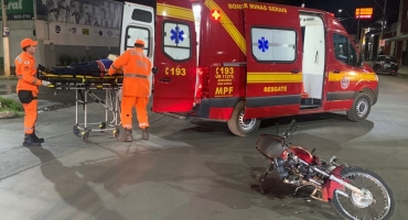 Patos de Minas: acidente de trânsito envolvendo três veículos deixa motociclista ferido Patos de Minas: acidente de trânsito envolvendo três veículos deixa motociclista ferido