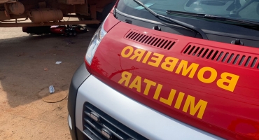 Motociclista bate em caminhão quando retorna ao trabalho; após ficar 5 meses afastado por ter sofrido um acidente Motociclista bate em caminhão quando retorna ao trabalho; após ficar 5 meses afastado por ter sofrido um acidente