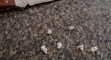 Lagoa Formosa: durante atendimento de ocorrência de agressão mulher é presa com pedras de crack Lagoa Formosa: durante atendimento de ocorrência de agressão mulher é presa com pedras de crack