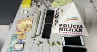 Quatro pessoas são presas suspeitas de tráfico de drogas em Patos de Minas Quatro pessoas são presas suspeitas de tráfico de drogas em Patos de Minas