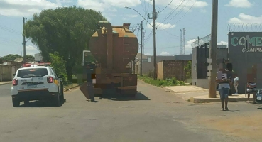 Carmo do Paranaíba – Acidente entre caminhão e motocicleta deixa mulher ferida com suspeita de traumatismo no pé Carmo do Paranaíba – Acidente entre caminhão e motocicleta deixa mulher ferida com suspeita de traumatismo no pé