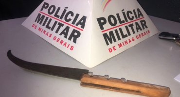 Radialista é preso em Patos de Minas após ameaçar a mãe e a esposa com faca Radialista é preso em Patos de Minas após ameaçar a mãe e a esposa com faca