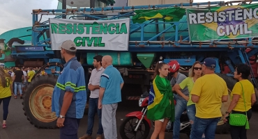 Apoiadores do presidente Jair Bolsonaro prometem continuar com as manifestações que interditam parcialmente as rodovias do Alto Paranaíba Apoiadores do presidente Jair Bolsonaro prometem continuar com as manifestações que interditam parcialmente as rodovias do Alto Paranaíba