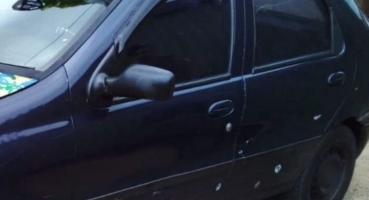 Homem de 40 anos tem carro atingido por tiros no Bairro Alto da Colina em Patos de Minas Homem de 40 anos tem carro atingido por tiros no Bairro Alto da Colina em Patos de Minas