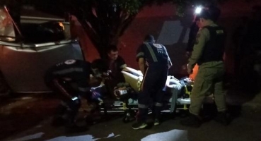 Patos de Minas: motorista avança parada obrigatória e provoca grave acidente no bairro Caiçaras Patos de Minas: motorista avança parada obrigatória e provoca grave acidente no bairro Caiçaras