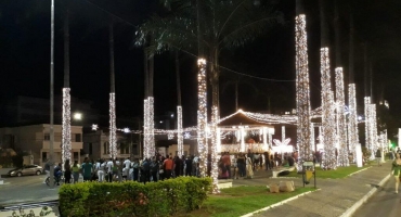 Patos de Minas inauguração das luzes do Renascer Natalino