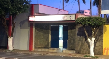 Troca de tiros em clube no centro de Patos de Minas deixa um rapaz de 22 anos ferido Troca de tiros em clube no centro de Patos de Minas deixa um rapaz de 22 anos ferido