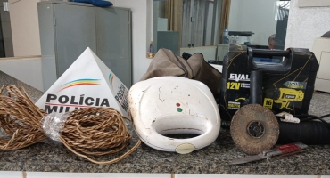 Polícia Militar de Lagoa Formosa recupera produtos furtados e encaminha suspeito para a delegacia Polícia Militar de Lagoa Formosa recupera produtos furtados e encaminha suspeito para a delegacia
