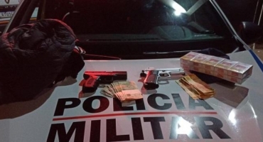 PM age rápido e prende dupla que assaltou supermercado no Bairro Rosário em Patos de Minas PM age rápido e prende dupla que assaltou supermercado no Bairro Rosário em Patos de Minas