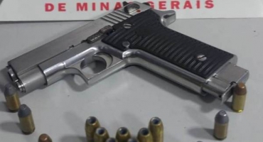 Rapaz de 19 anos é detido com pistola e munições no bairro Nossa Senhora Aparecida em Patos de Minas Rapaz de 19 anos é detido com pistola e munições no bairro Nossa Senhora Aparecida em Patos de Minas