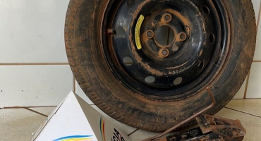 Lagoa Formosa: após levar cerca de proteção contra bandidos de uma residência; ladrão ataca novamente e furta automóvel Lagoa Formosa: após levar cerca de proteção contra bandidos de uma residência; ladrão ataca novamente e furta automóvel