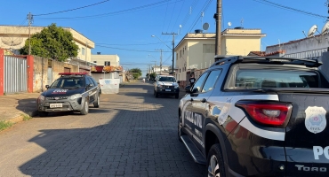 “Operação Simbiose” da Polícia Civil cumpre mandados e prende uma pessoa por tráfico de drogas “Operação Simbiose” da Polícia Civil cumpre mandados e prende uma pessoa por tráfico de drogas