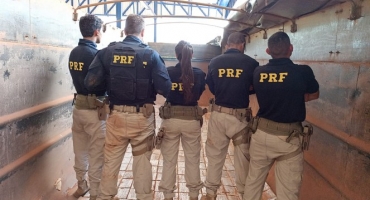 PRF apreende Cloridrato de Cocaína avaliado em cerca de R$ 99 milhões na BR-040, em Paracatu (MG) PRF apreende Cloridrato de Cocaína avaliado em cerca de R$ 99 milhões na BR-040, em Paracatu (MG)