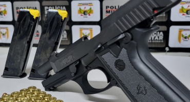 Polícia Militar Rodoviária apreende pistola e dezenas de munições na BR-142 em Serra do Salitre Polícia Militar Rodoviária apreende pistola e dezenas de munições na BR-142 em Serra do Salitre