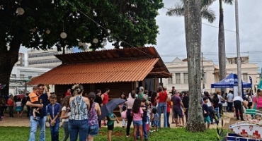 SICOOB Credipatos distribuirá bolas para as crianças neste sábado na casinha do Papai Noel SICOOB Credipatos distribuirá bolas para as crianças neste sábado na casinha do Papai Noel