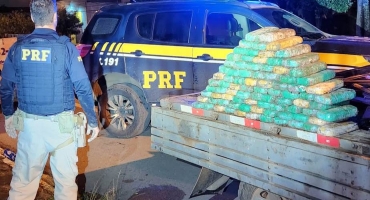 Polícia Rodoviária Federal apreende carga de cocaína avaliada em 10 milhões de reais na BR-365 Polícia Rodoviária Federal apreende carga de cocaína avaliada em 10 milhões de reais na BR-365
