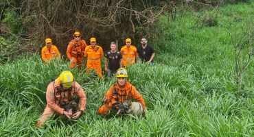 Polícia Civil de Patos de Minas e Corpo de Bombeiros encontram corpo enterrado que seria de jovem morto a tiros Polícia Civil de Patos de Minas e Corpo de Bombeiros encontram corpo enterrado que seria de jovem morto a tiros