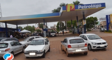 Posto Petrolago deseja a todos clientes e amigos Feliz Natal e próspero Ano Ano Posto Petrolago deseja a todos clientes e amigos Feliz Natal e próspero Ano Ano
