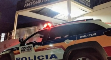 Mulher de 23 anos esfaqueia companheiro após desentendimento em Patos de Minas Mulher de 23 anos esfaqueia companheiro após desentendimento em Patos de Minas