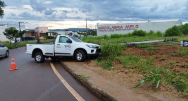 Patos de Minas: funcionário inabilitado de lava jato se apropria de caminhonete de cliente e bate veículo contra poste Patos de Minas: funcionário inabilitado de lava jato se apropria de caminhonete de cliente e bate veículo contra poste