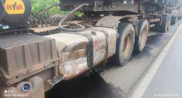 Acidente na BR-365 deixa uma pessoa ferida e mobiliza o Corpo de Bombeiros Acidente na BR-365 deixa uma pessoa ferida e mobiliza o Corpo de Bombeiros