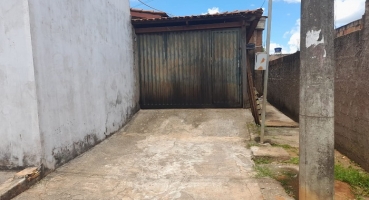 Polícia Militar salva homem que estava dentro de residência incendiada no município de Varjão de Minas Polícia Militar salva homem que estava dentro de residência incendiada no município de Varjão de Minas