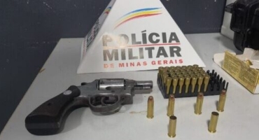 Marido passa a noite fora de casa chega embriagado e ameaça esposa com arma de fogo Marido passa a noite fora de casa chega embriagado e ameaça esposa com arma de fogo
