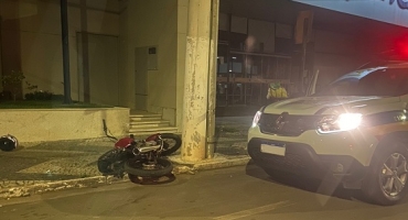 Motociclista menor de idade foge de abordagem policial no Centro de Patos de Minas Motociclista menor de idade foge de abordagem policial no Centro de Patos de Minas