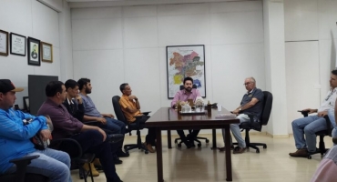 Patos de Minas: moradores e representantes de empresas firmam parceria para colaborar no asfaltamento da estrada de Alagoas Patos de Minas: moradores e representantes de empresas firmam parceria para colaborar no asfaltamento da estrada de Alagoas