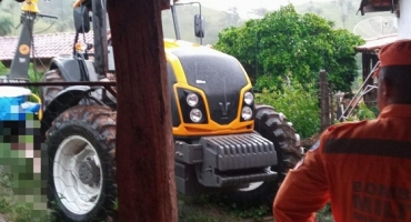 Trabalhador rural morre prensado em máquina de fazer silagem na zona rural de Tiros Trabalhador rural morre prensado em máquina de fazer silagem na zona rural de Tiros