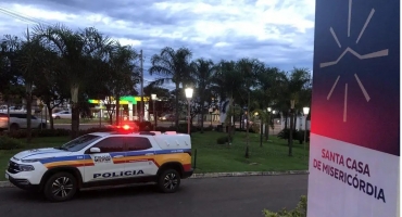 Esposa e filhos torturados por homem em Patos de Minas são resgatados pela Polícia Militar Esposa e filhos torturados por homem em Patos de Minas são resgatados pela Polícia Militar